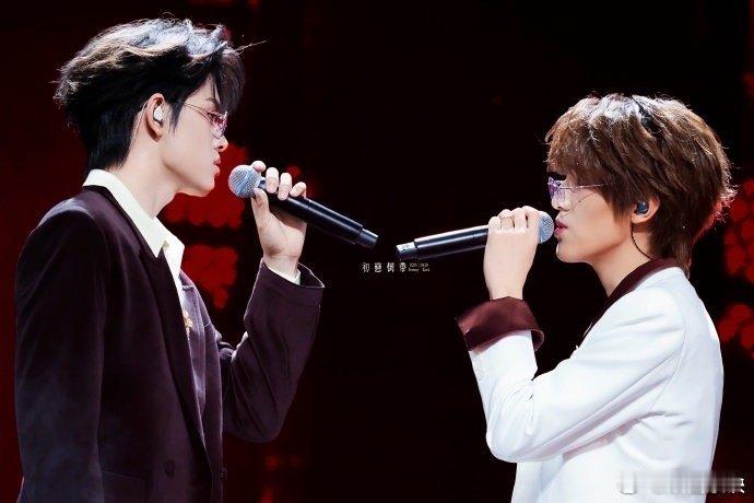 张泽禹张极双人舞台暗香张泽禹张极双主唱的权威张泽禹张极双人舞台《暗香》，堪称“双
