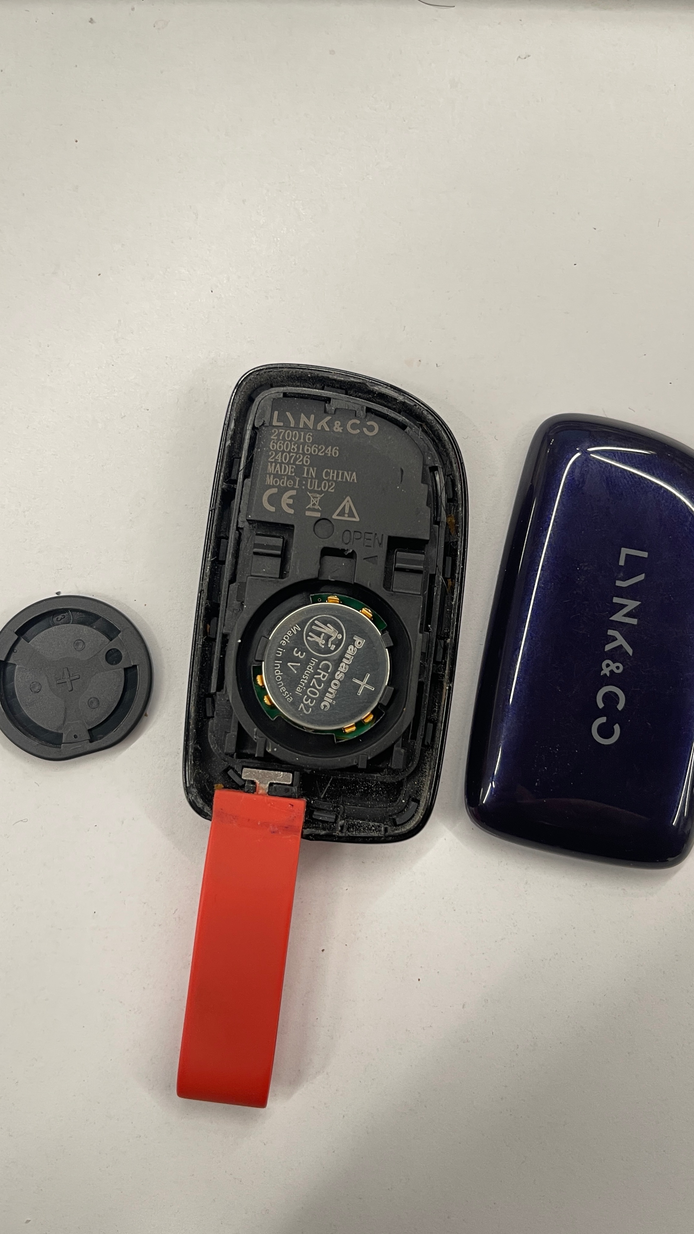 早上去车库开领克z10 准备去上班，结果车门打不开一直罚站，我寻思明明带了实体钥