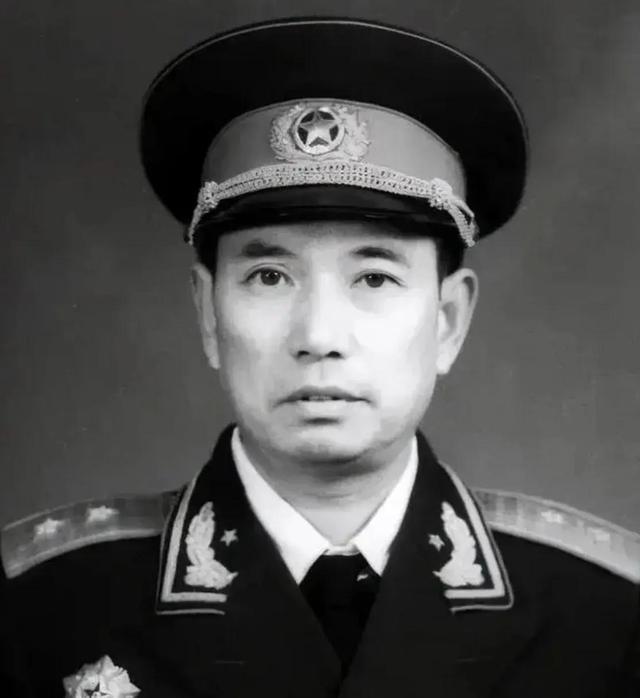 1949年四野41军动家底。用仅有的几根金条。让官兵们过了一次瘾。
 
熟悉四野