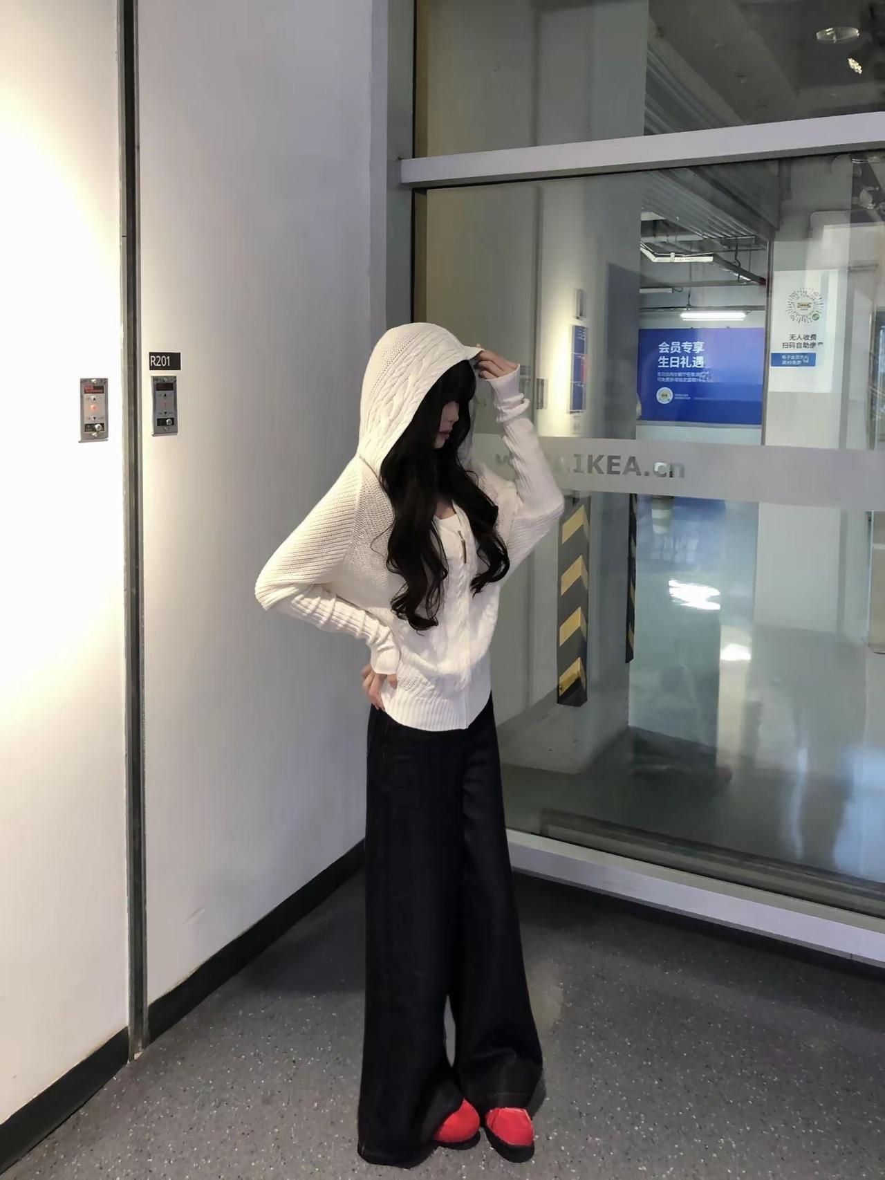 你变成我的眼泪了 只要我想 你就会出现在我视线里…早春穿搭 CyNi 简单穿搭 