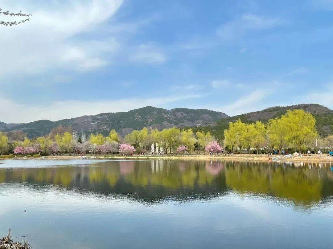 #到我家乡玩一天# 
北京必去十大景点：北京故宫，天坛公园，颐和园，北海公园，恭