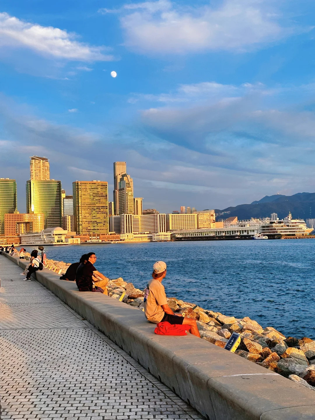 美到失语‼️来香港一定别忘了来西九龙逛逛😄