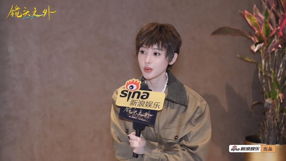 张天爱说我还在这个行业里 在这个众声喧哗的时代，张天爱选择用作品说话。她没有被外