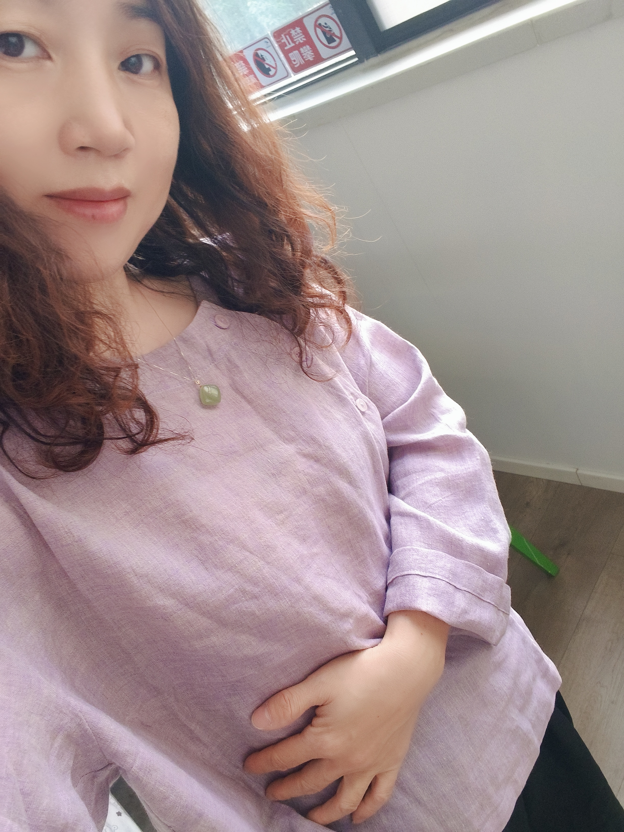 来自 叶子裁缝她本人 的手作衣服。这个紫色的棉麻，颜色很温柔，面料太舒服，宽松的