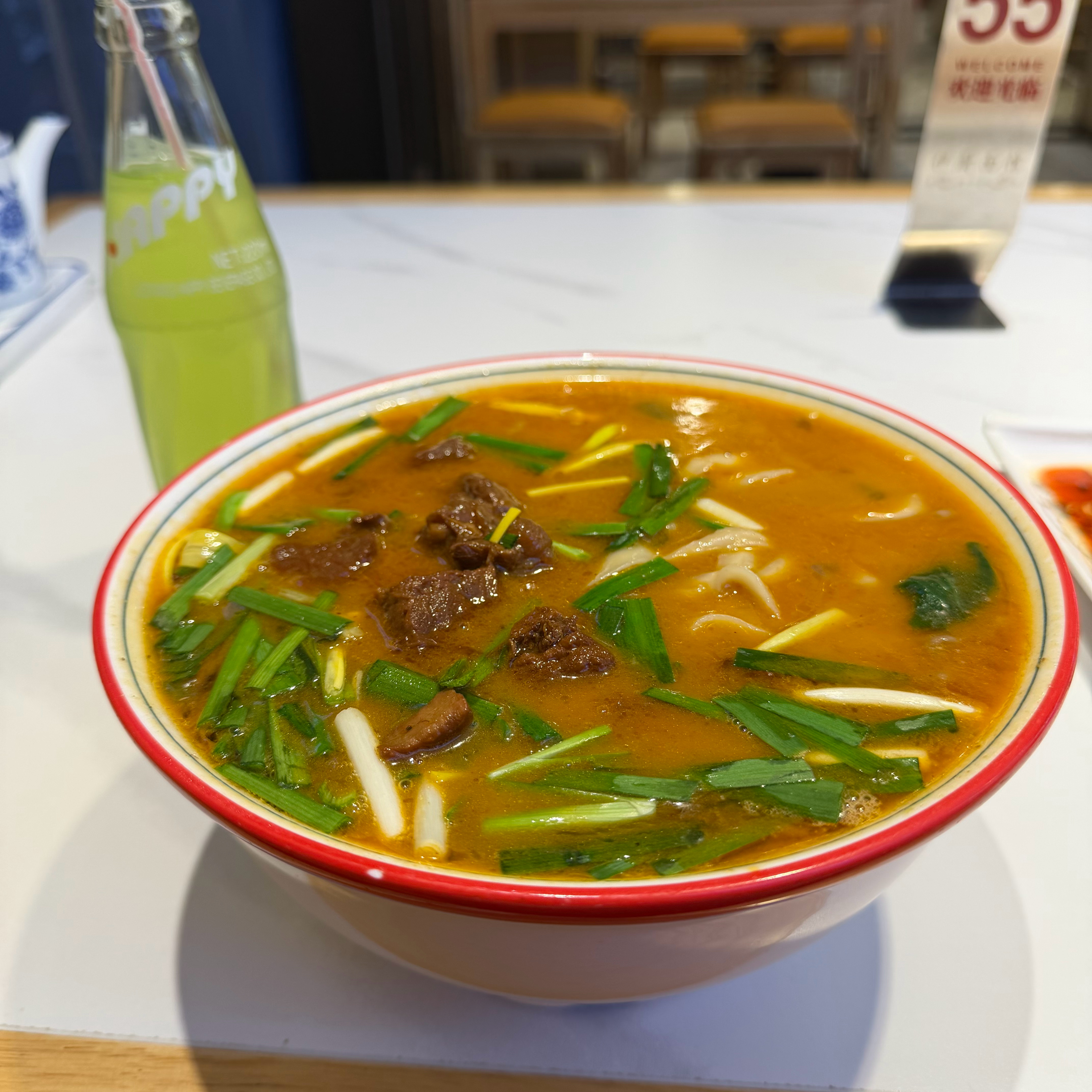 萍姐家22块钱一碗的优质红烧牛肉面我替大家尝尝味道怎么样