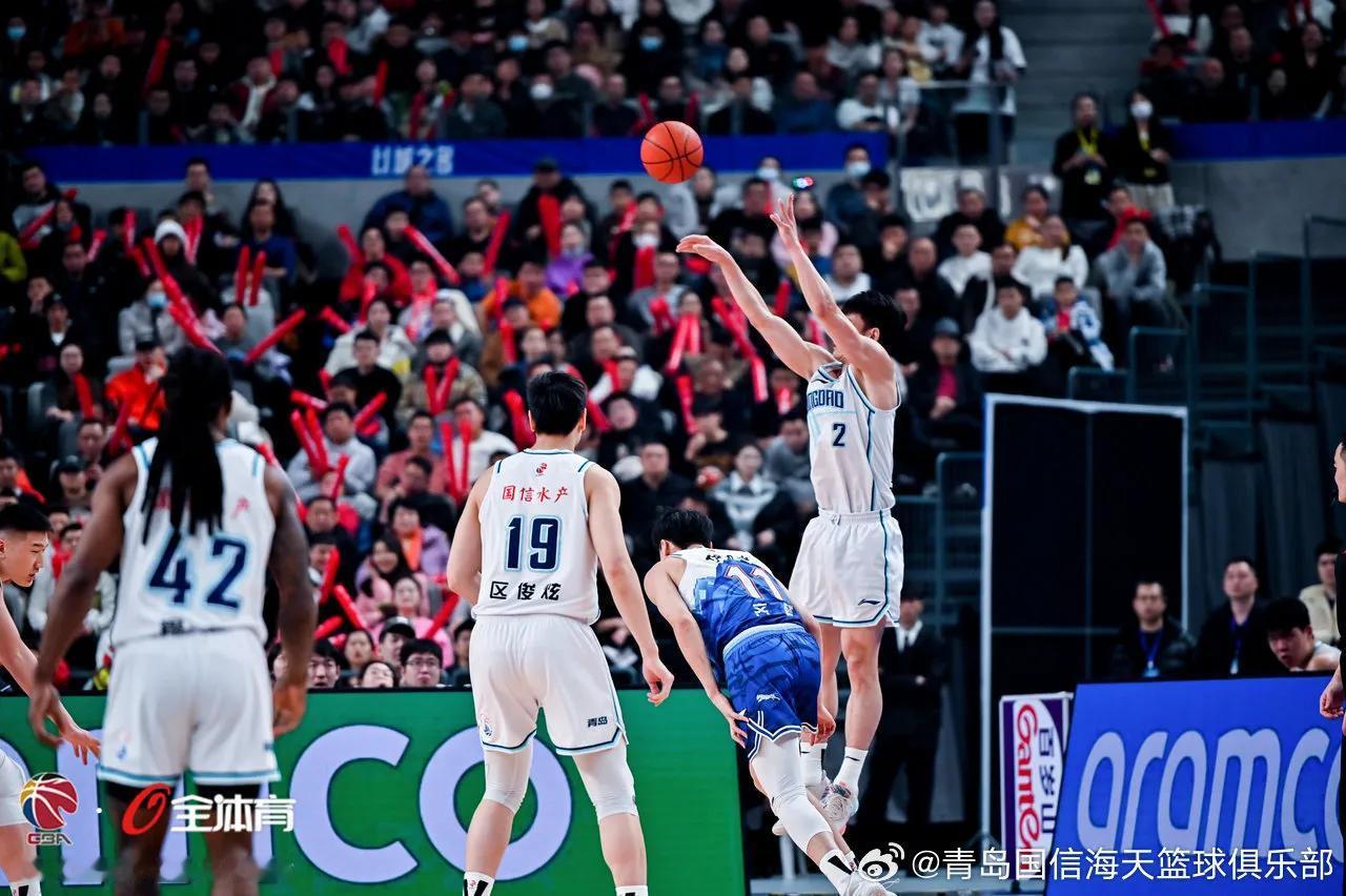 齐麟本赛季三分命中率41%，场均出手7.8次能命中3.2记三分球！
王睿泽本赛季
