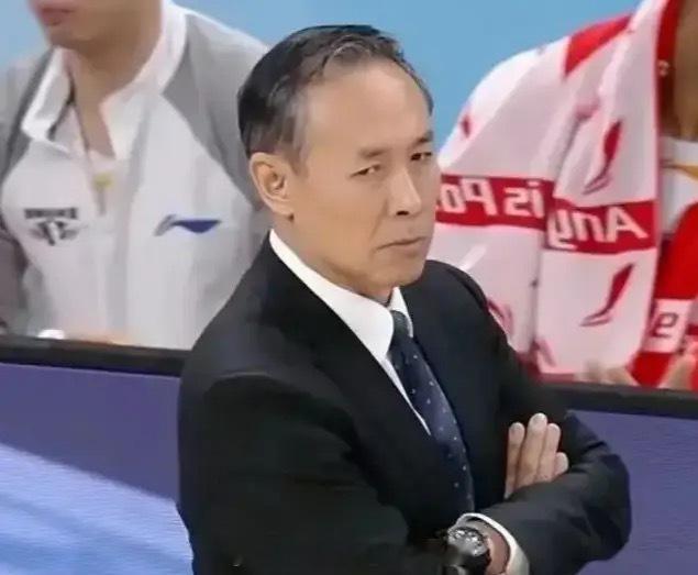 今晚这比赛好看，目前已经五连败的青岛国信将在客场迎战上一场被许利民称为“球队有脓