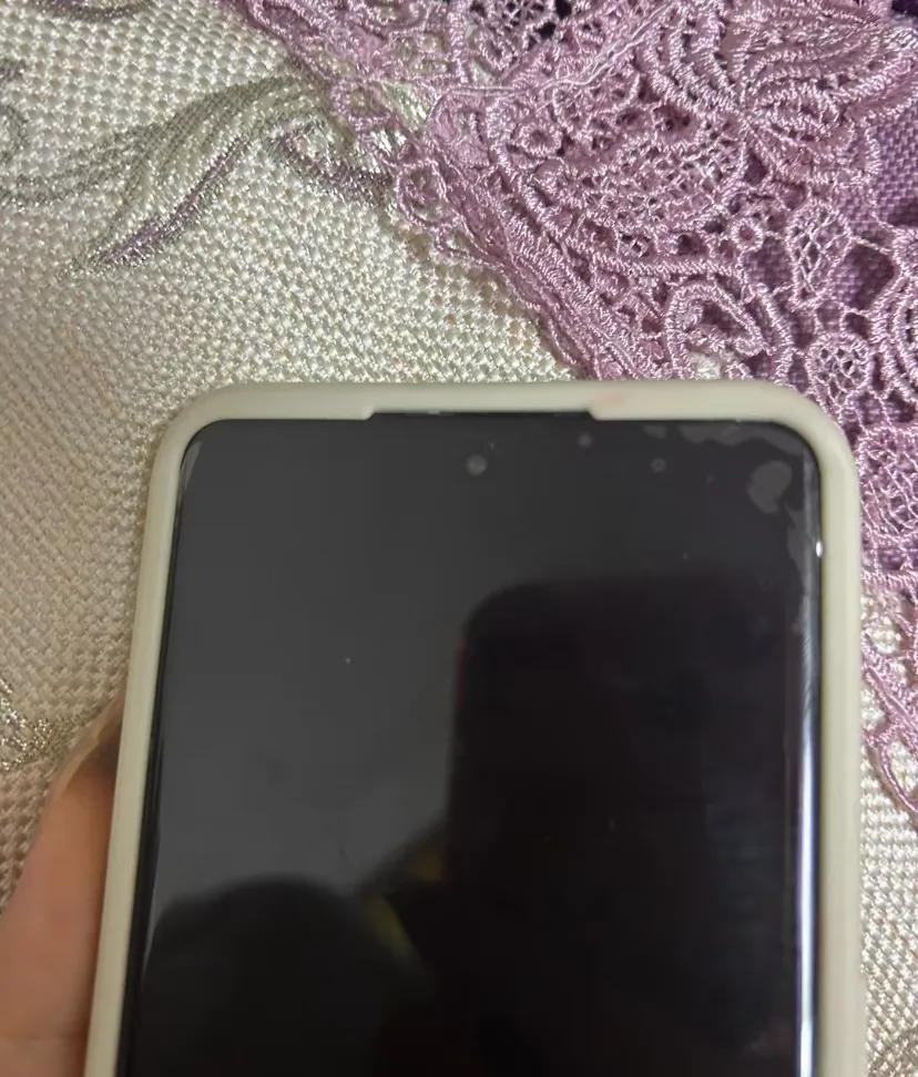 曲屏的受众到底是谁!!!
我妹妹的手机买的手机壳不是带上屏幕膜翘起来就是
遮挡感