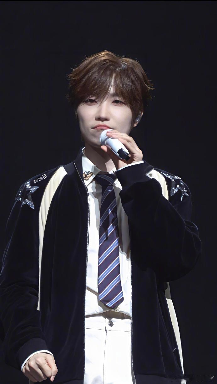 徐良是有点霸总浪漫在的徐良演唱会星空顶徐良的浪漫真的高级又走心！身为一寸光年老板