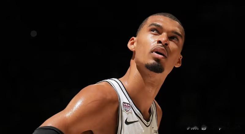 NBA名宿“大鲨鱼”奥尼尔在节目中谈到了文班亚马，并谈及了如果自己是文班亚马，会