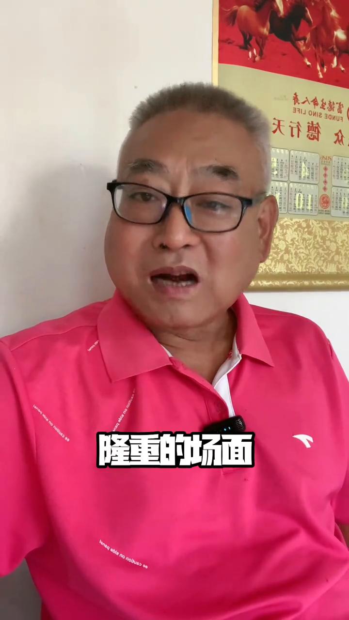 娱乐圈讽刺对比：靠圈子撑场面，靠实力赢人心。
最近那英演唱会刷屏，全网最让人热议