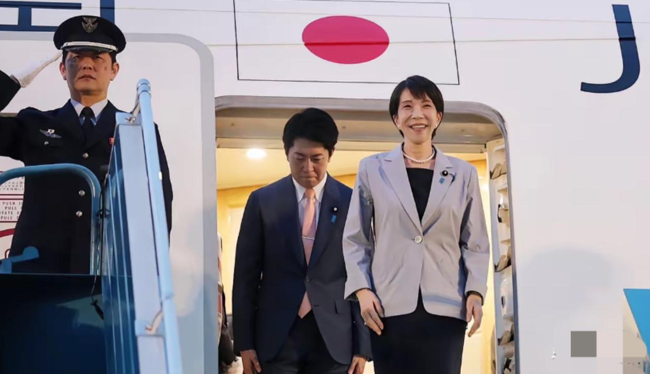 没仪式，日本心寒！
当地时间5月1日，日本首相高市早苗抵达越南首都河内，本以为迎