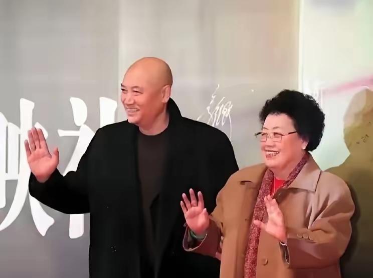 迟重瑞迟先生与陈董之间是真爱。两人互相尊重，相伴36年，伉俪情深啊！
遗产分配迟