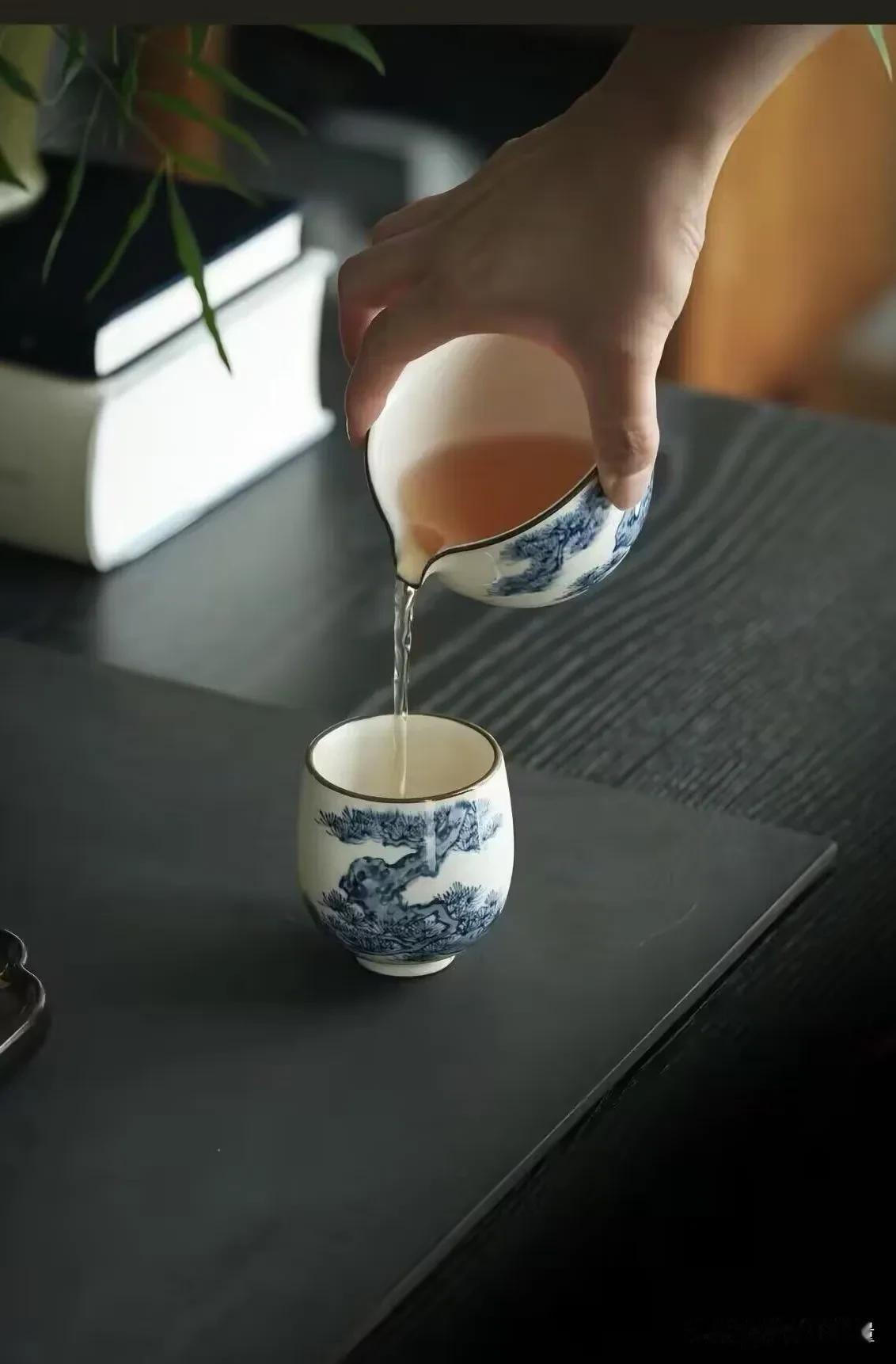 一段非常有道理的话：“爱自己最好的方式，不是买很贵的衣服，吃很贵的饭菜，而是不取