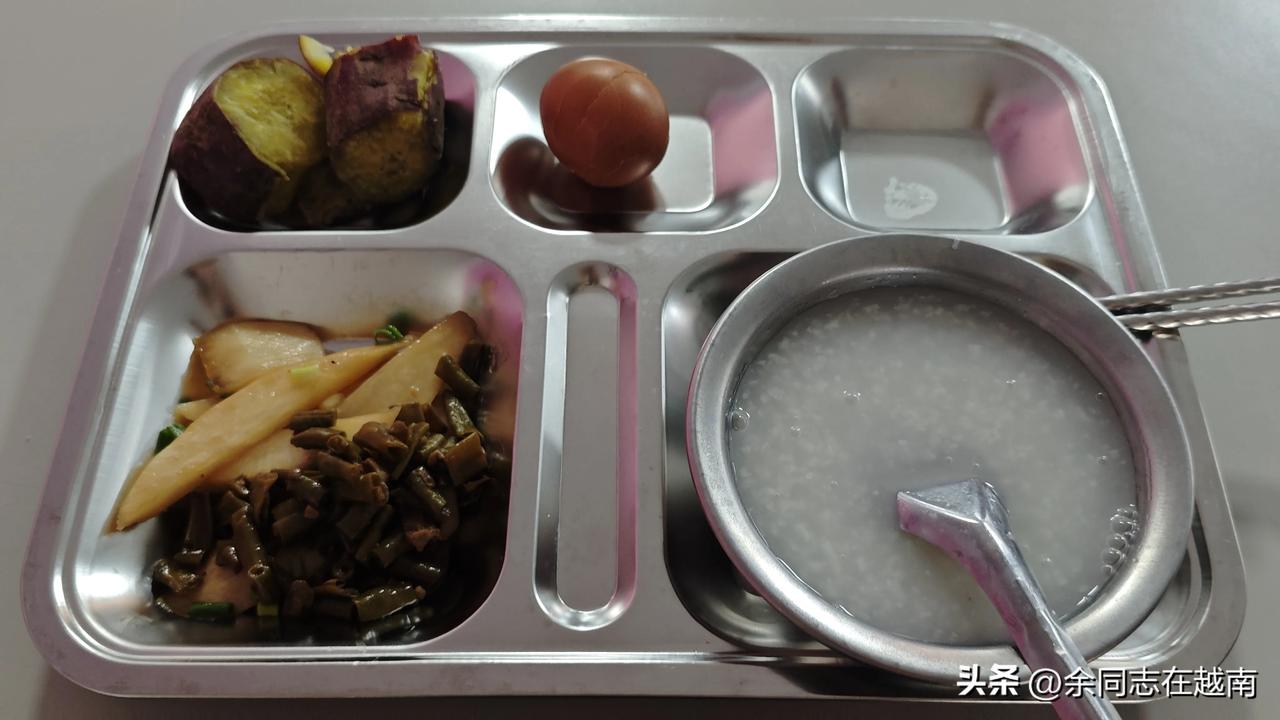 早餐没有打主食（炒面），只吃了2颗红薯，一碗米粥，1个鸡蛋，再加点咸菜，这应该是