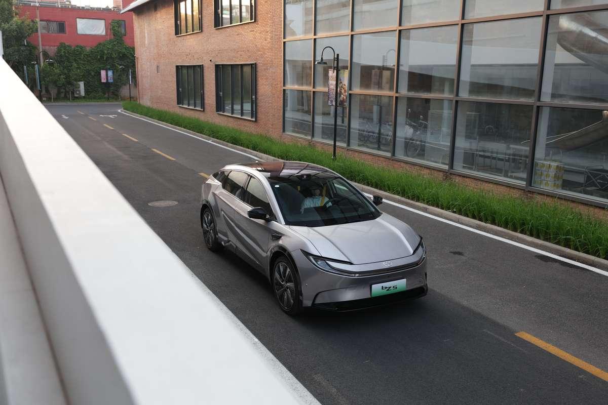 在经历市场震荡与部分品牌信任危机的背景下，新能源汽车领域的竞争格局正悄然重塑。新
