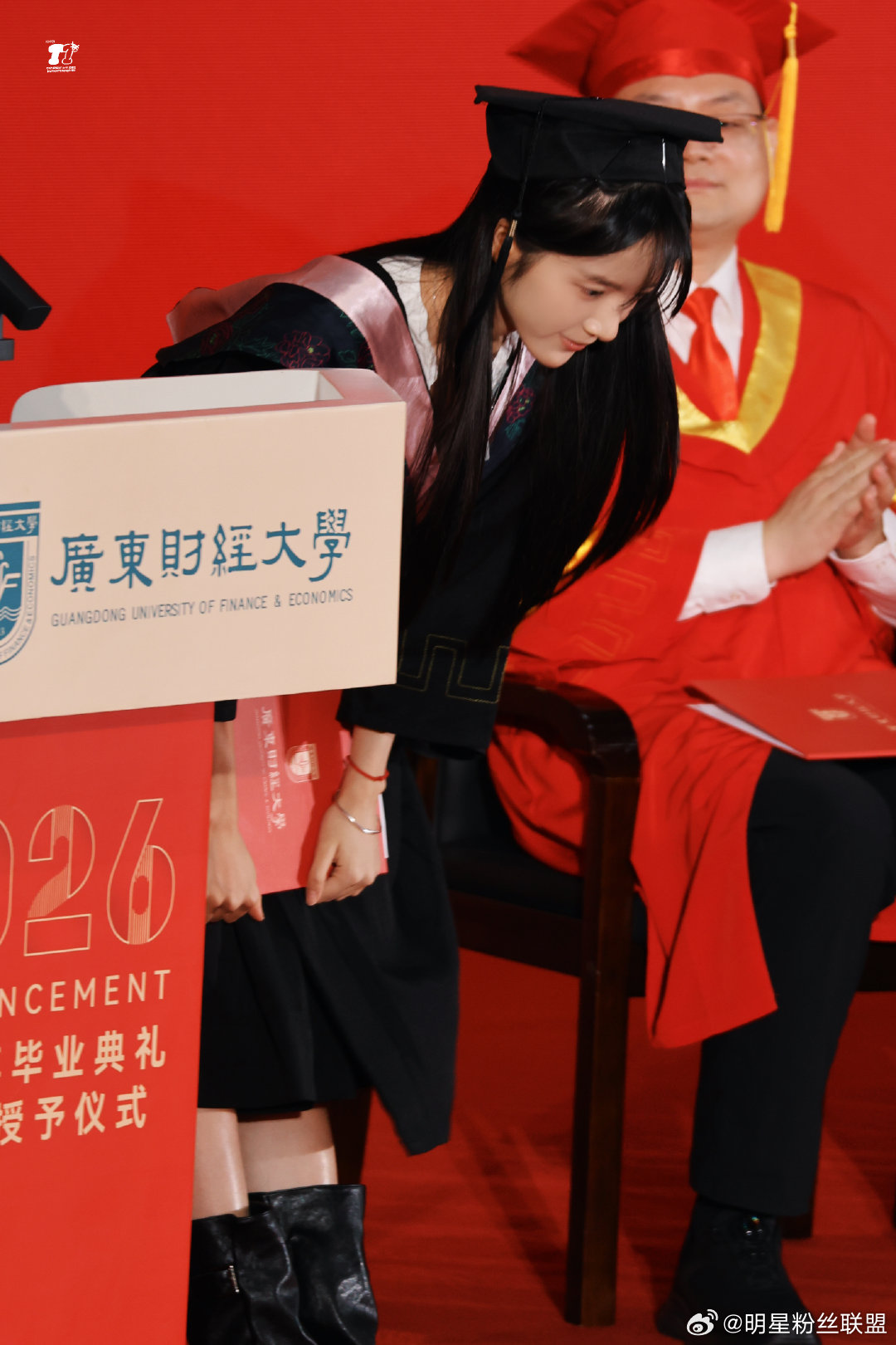 李思潼 我们都会是很棒的大人李思潼晒了毕业照 毕业氛围感拉满！凭借谢南枝一角被大