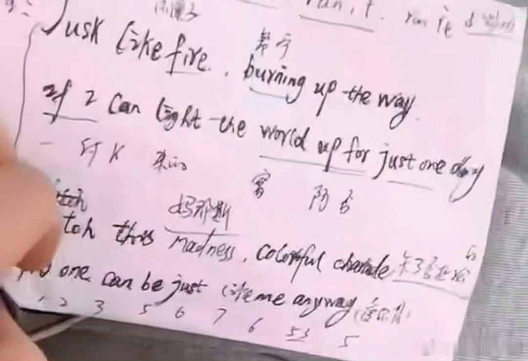 乌兰图雅太可爱了乘风舞台宝藏姐姐！乌兰图雅率真可爱，每一面都让人越看越喜欢?乘风