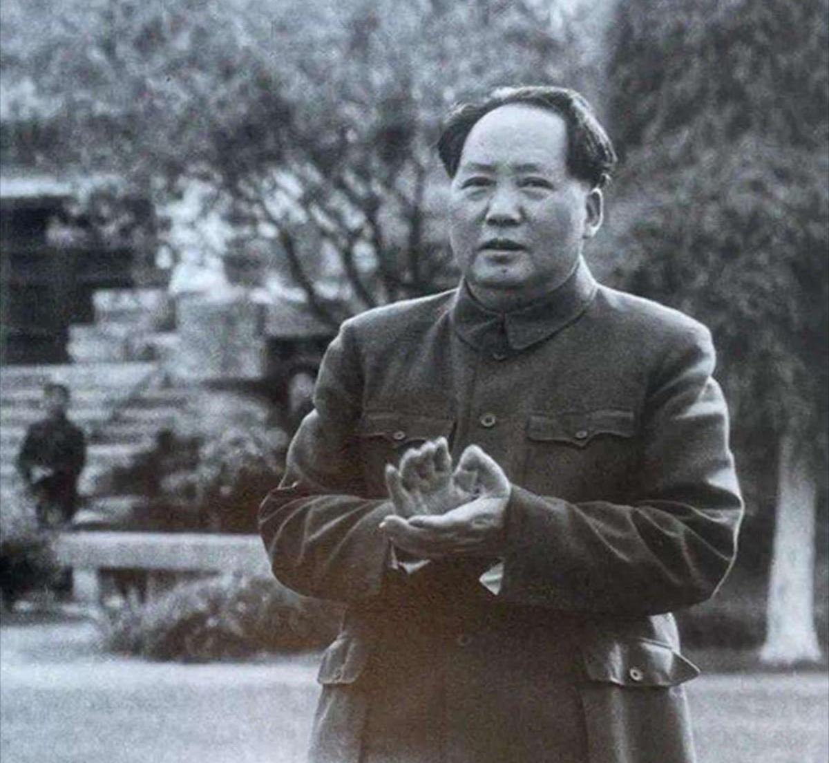 “紫石英号事件”后，丘吉尔想派航母向中国报复，毛主席巧妙应对让英国名誉受损！
1