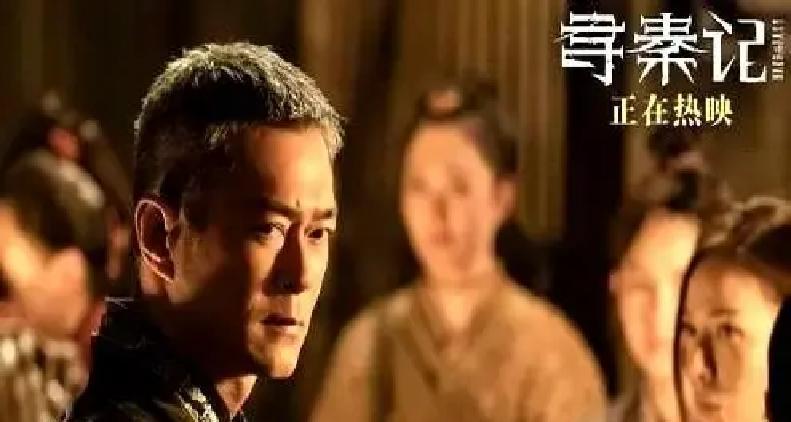 首日18%排片跌到6%，票房仅500万。
导演李明的情怀牌，彻底打烂了。
中年男