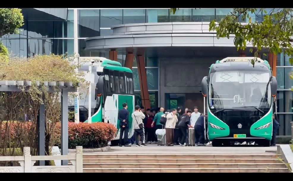 国乒从成都出发澳门参加澳门世界杯，
这两年的世界杯给人的印象尤为深刻，
2024