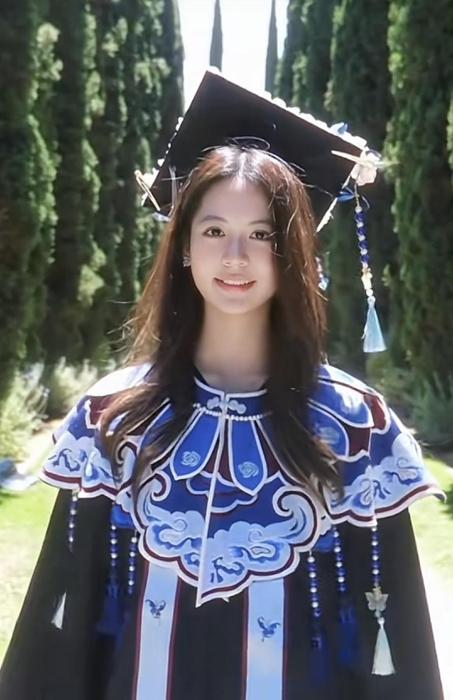 翁虹的女儿，是所有港台女明星生的女儿里面最漂亮的一个了，感觉比她妈妈都漂亮。翁虹