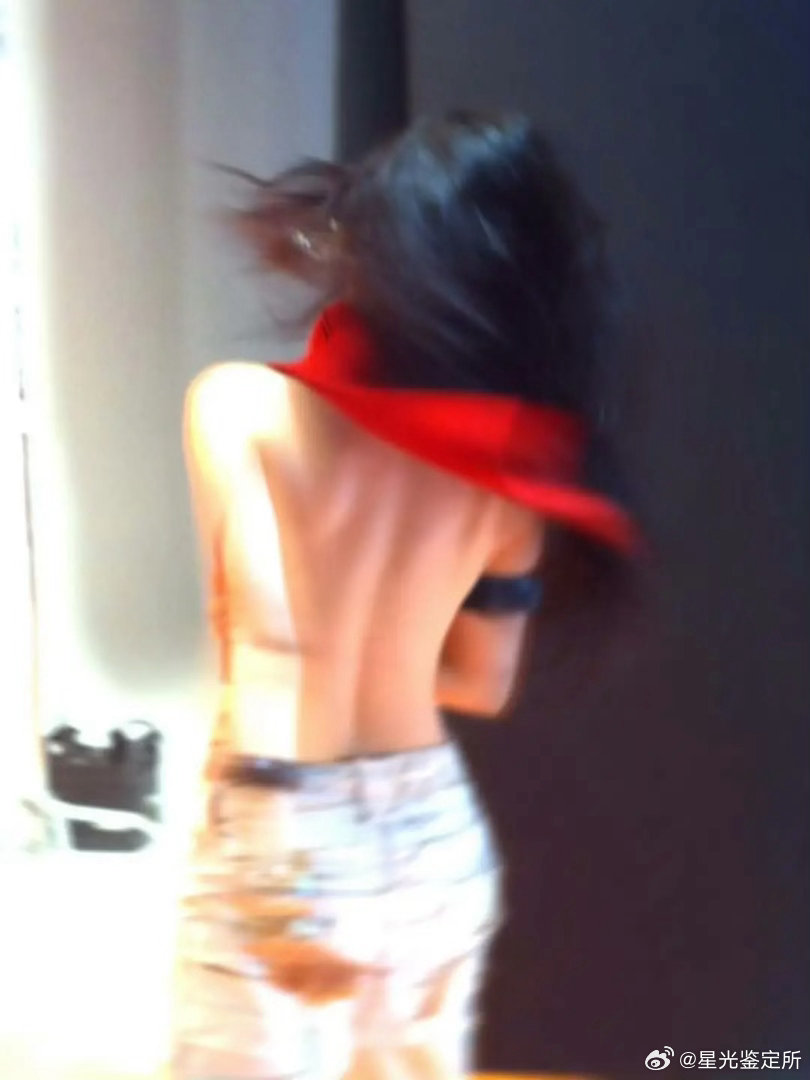 这状态有点迷啊，她是不打算回内娱了嘛？ 