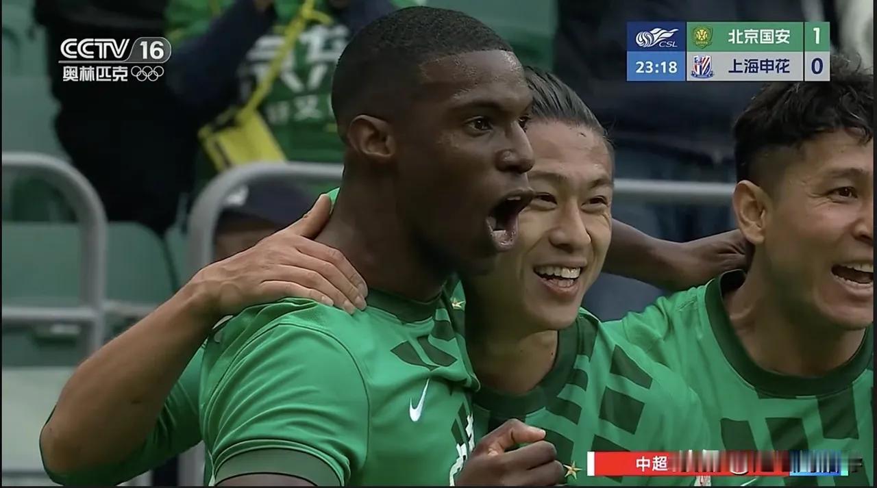 明天是北京体坛赛事的好日子，足球比赛，北京国安队将对位成都蓉城，而北汽男篮就是出