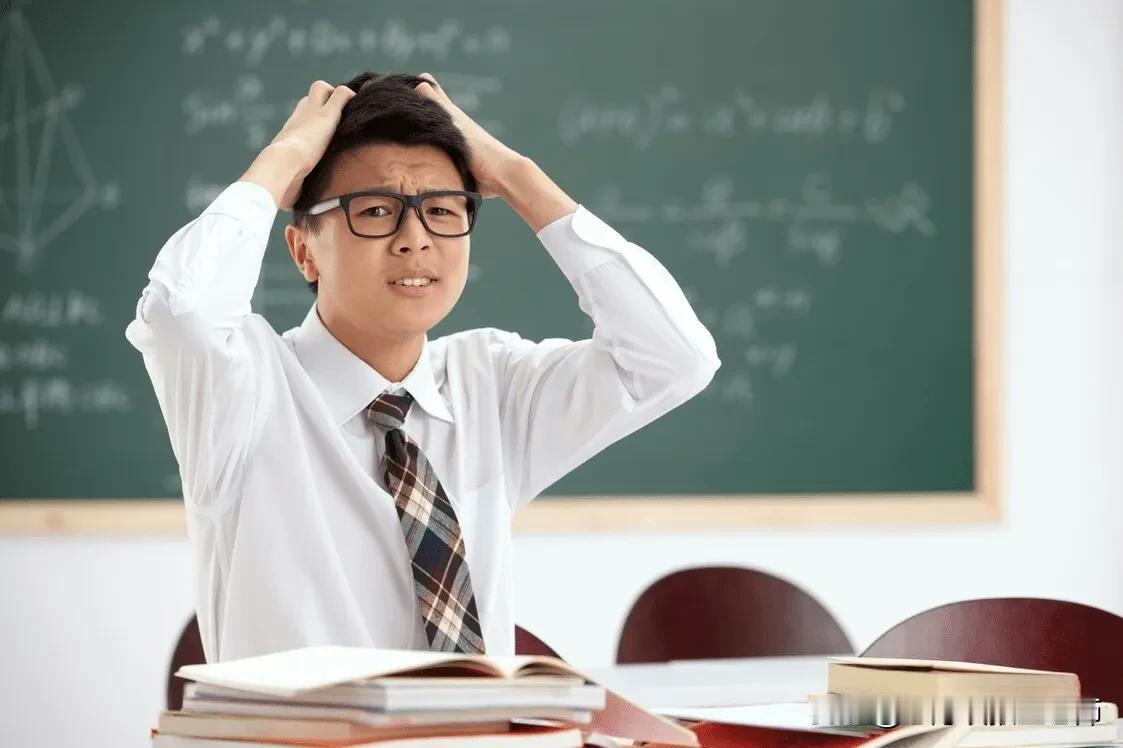 高中的孩子，特别是在高二或者高三，情绪很难摸透！这是很多家长和我沟通时，聊的除填