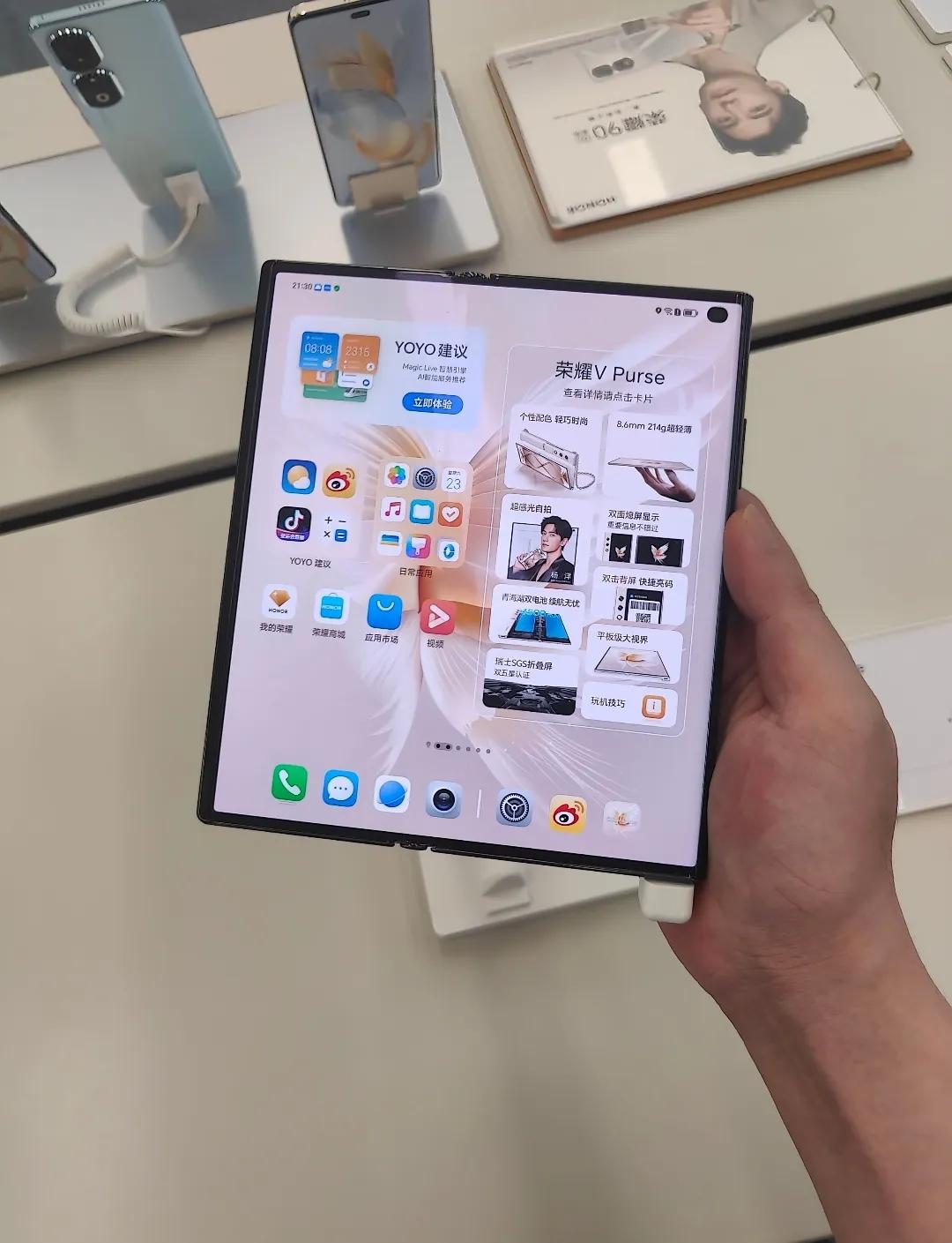 荣耀对这个手机的目标用户群体，实在是太清楚了，多给一点配置他都觉得是浪费。
好与