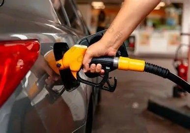 加满一箱汽油将少花10.5元跌了，跌了！国内汽、柴油价格将于10月27日24时下