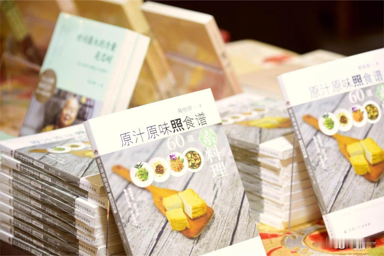 准备好了吗 ?
4月30日 ~ 5月4日 锁定宜兴素博会
精品区等你来逛！
文创