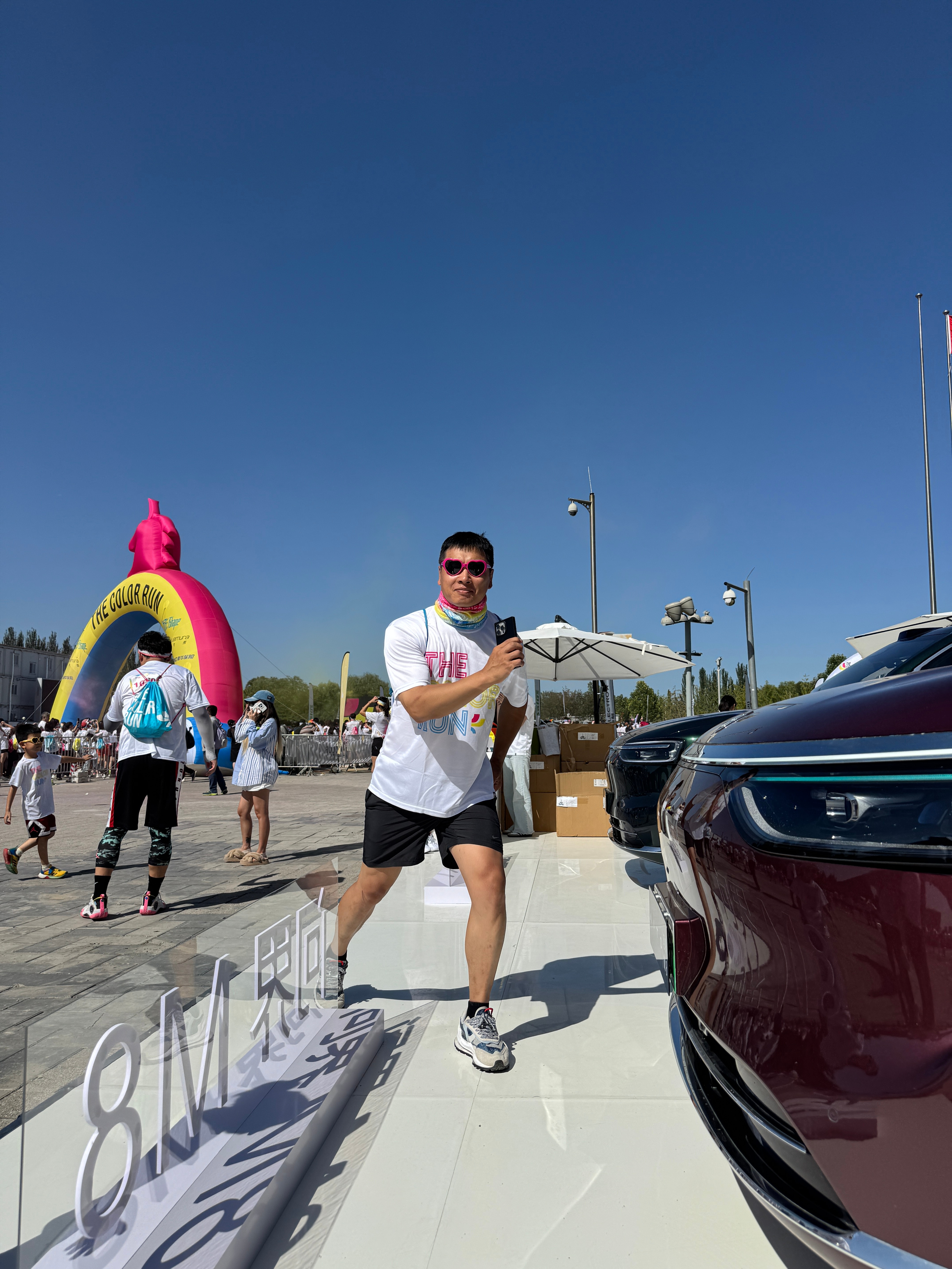 受到问界邀请，来参加北京THE COLOR RUN，上一次6、7年前吧。白色加上