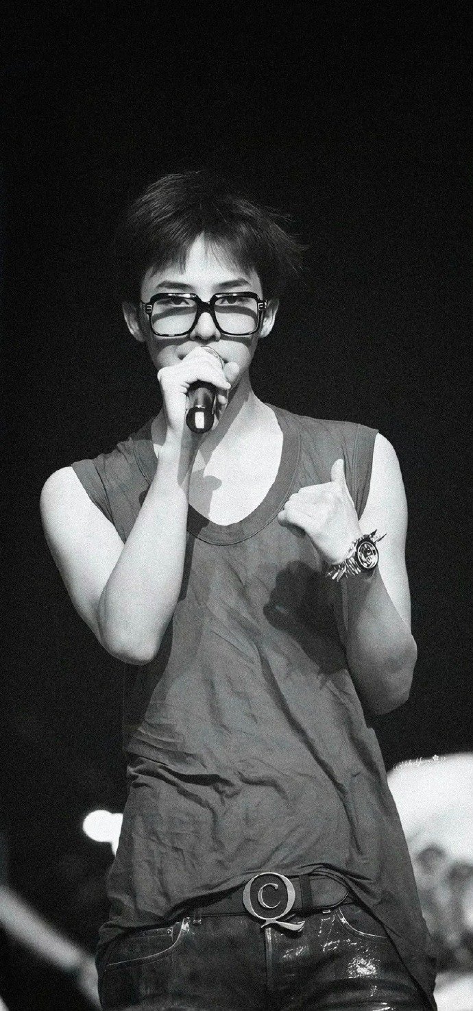 权志龙你让中饭拿什么输 大年初五迎权志龙，出道二十周年的首次个人见面会，曼谷将成