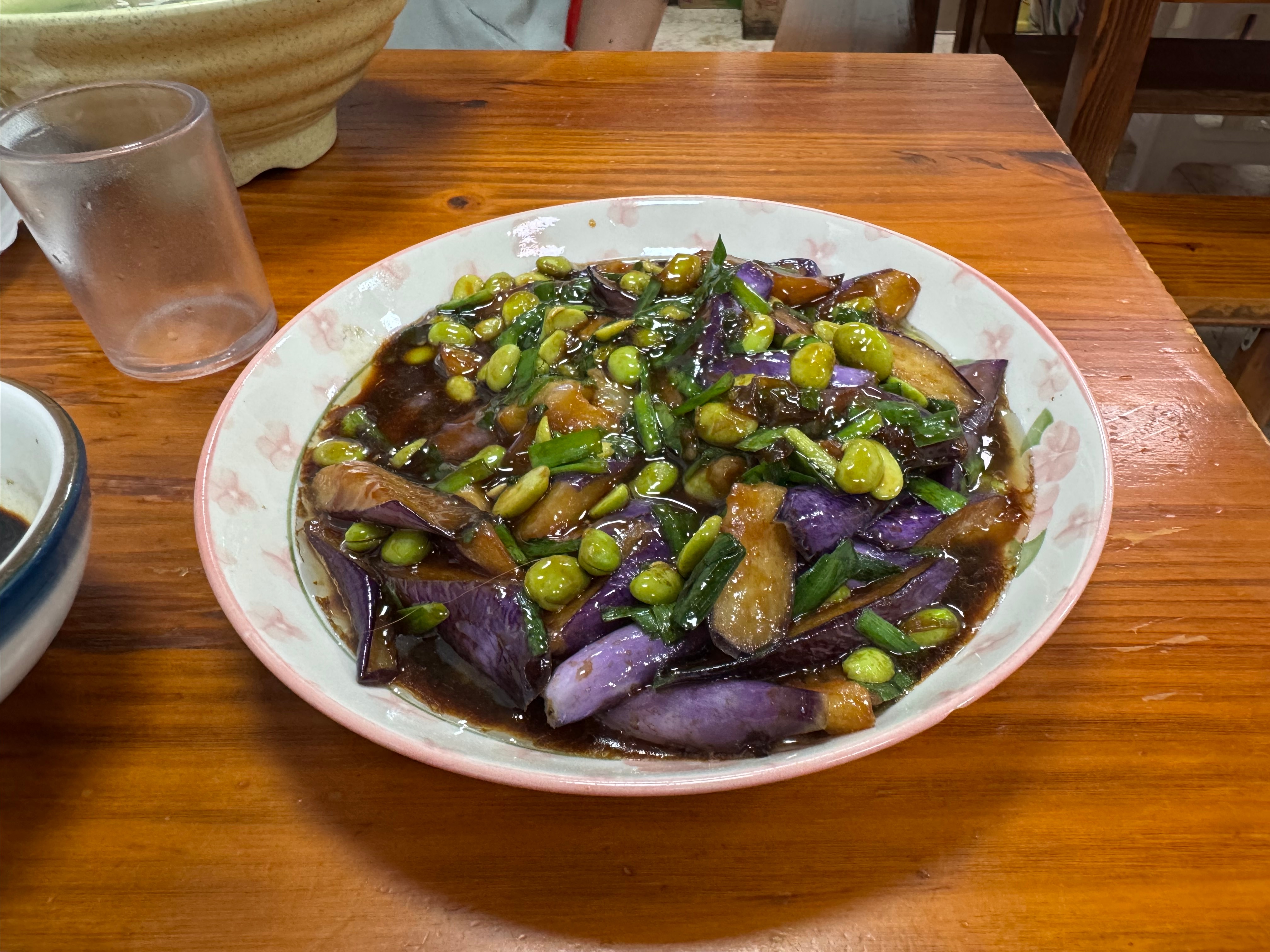 据说在新疆羊肉吃爽了，感觉别的地方的羊都白死了。我们大浦东有一家今年新晋米其林的
