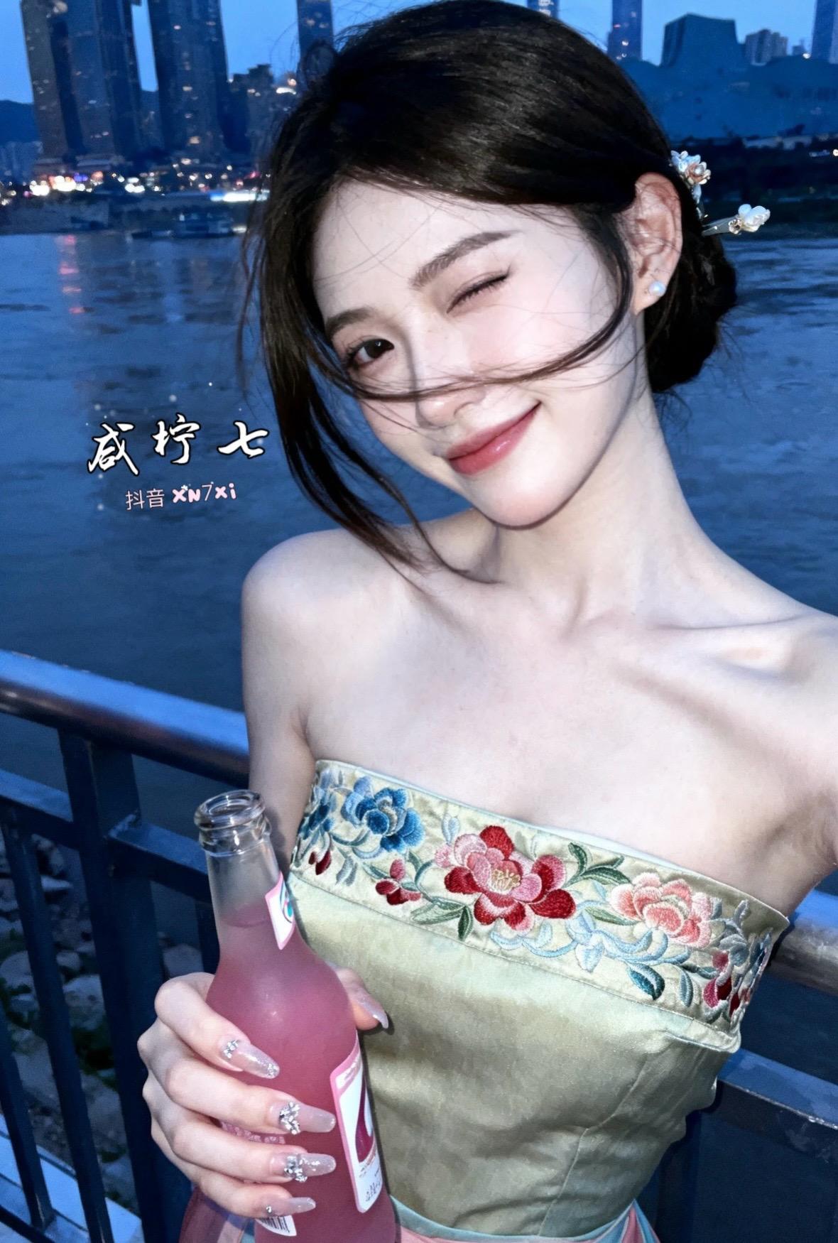 美女汉服二次元古风穿搭 热门
