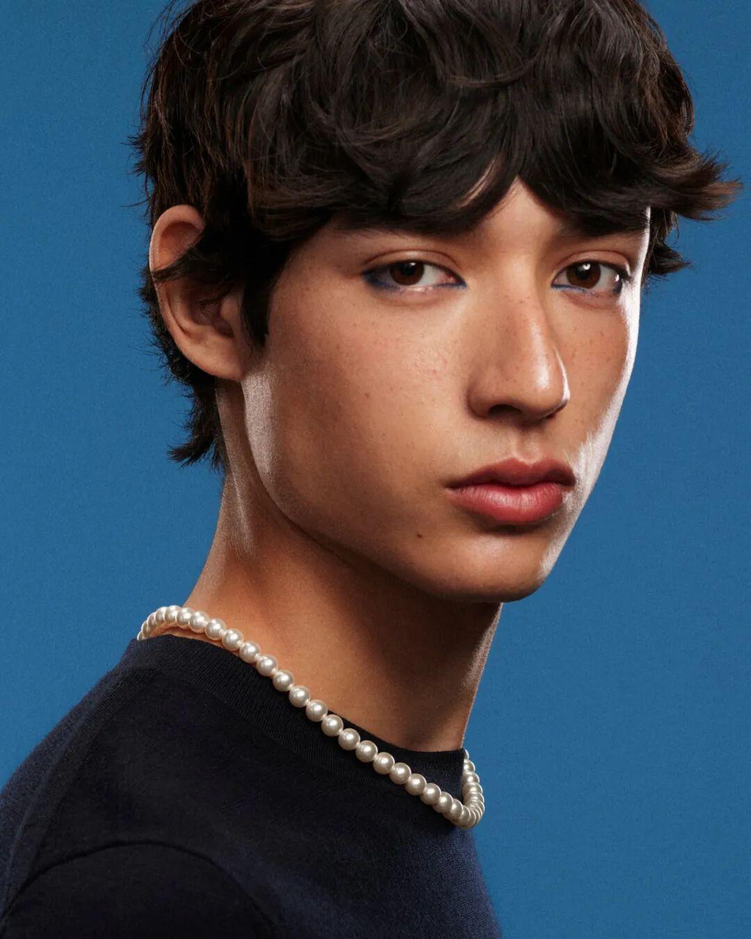 今年19岁的时尚男模 Max Fauviau 是一位新兴的法国-美国双国籍时尚男