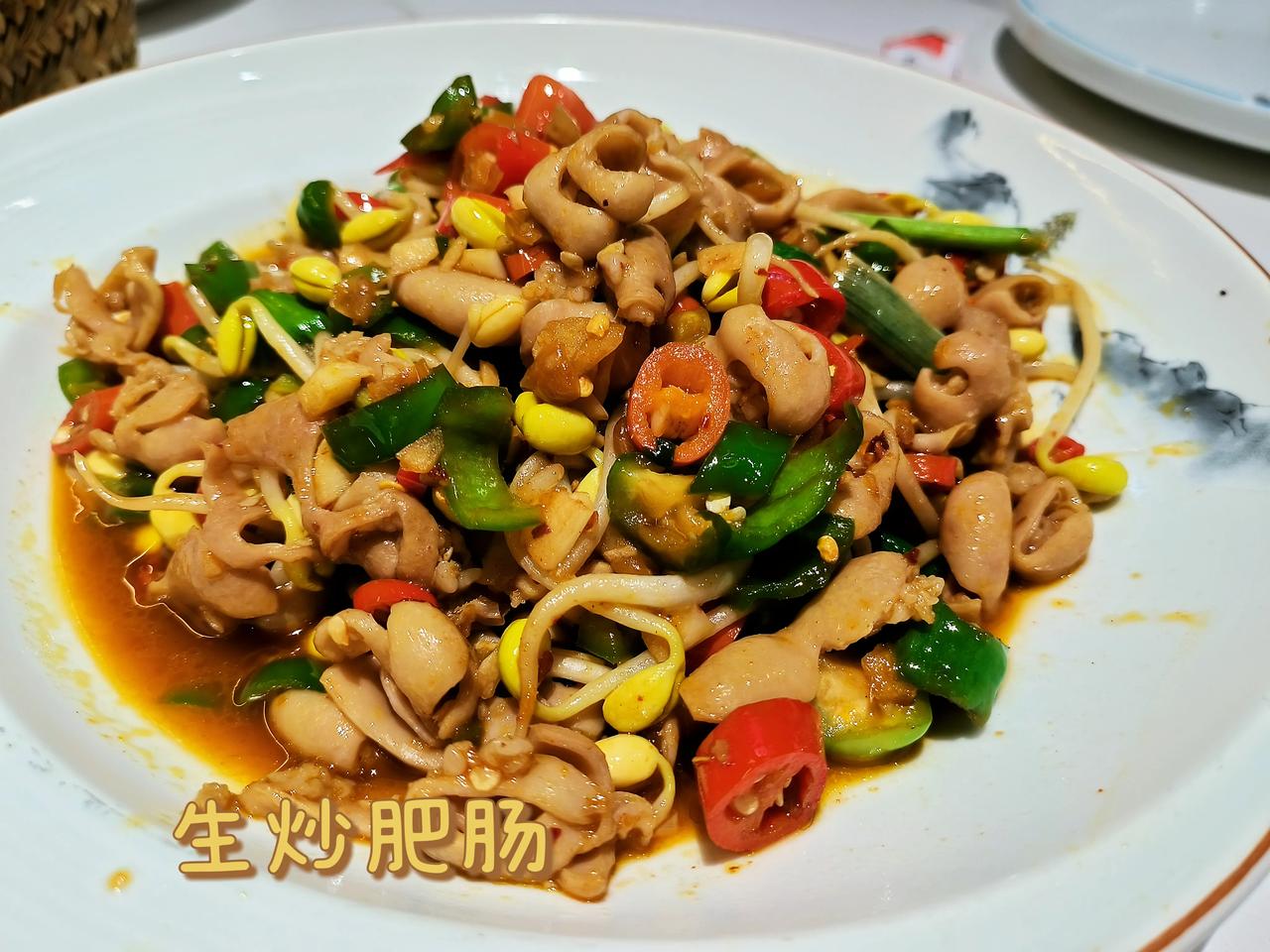 朋友推荐望京一家江西菜，和小伙伴们去吃吃看，生炒肥肠又弹又韧，像在湖南土菜吃的生