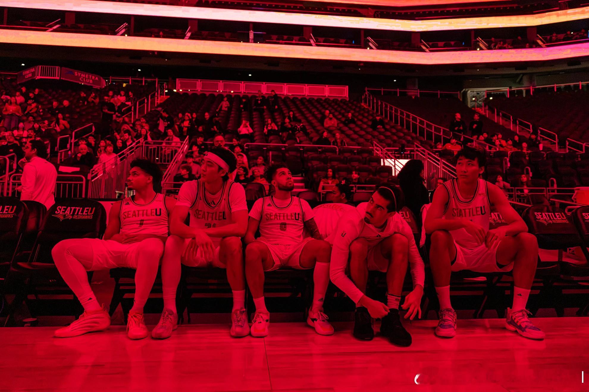 NCAA西雅图大学70:66险胜华盛顿大学，西雅图三分球22投3中，华盛顿大学三