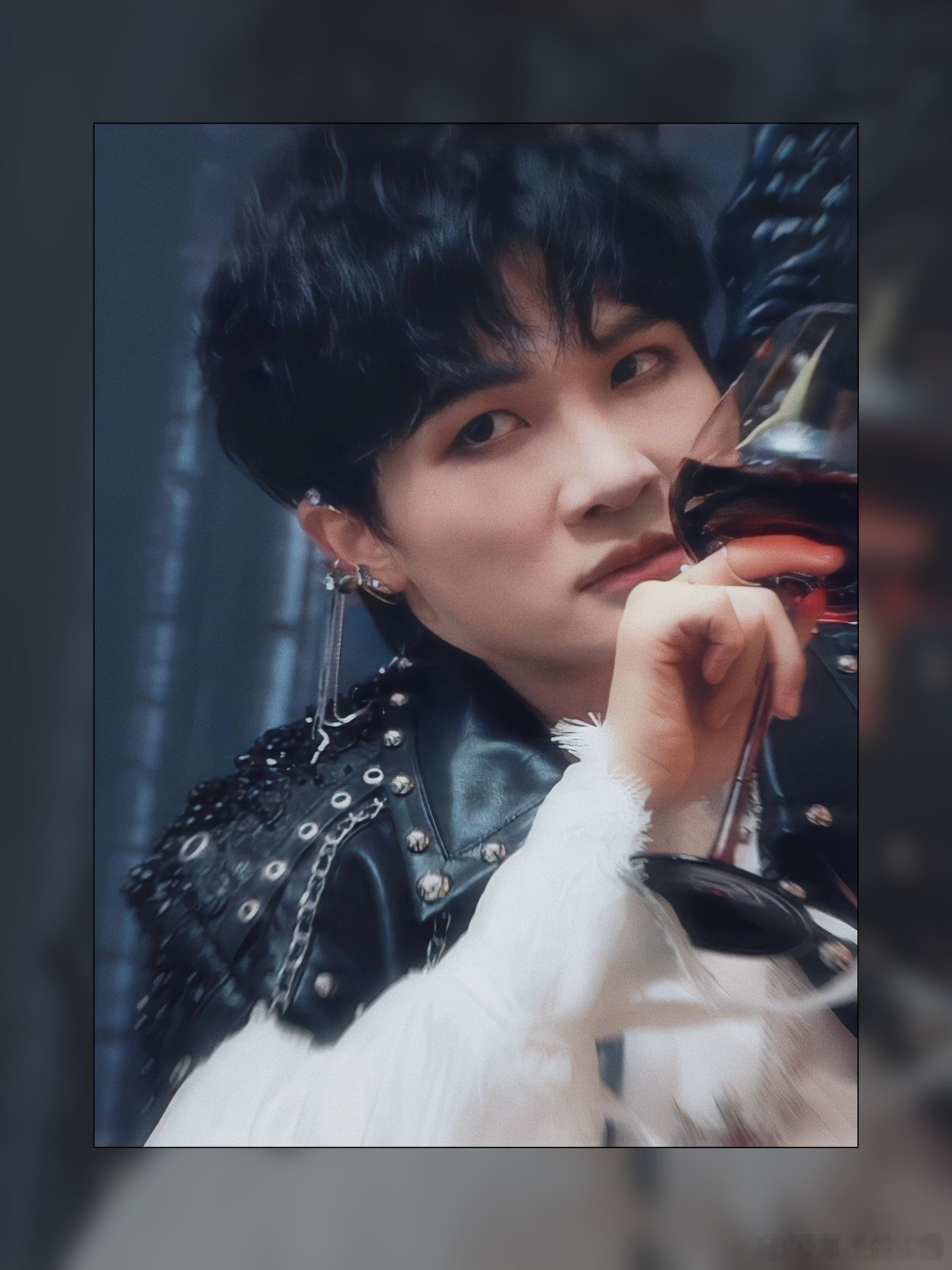 周深 周深百万串烧听到大梦归了 [音乐]周深获QQ音乐巅峰榜两项荣誉 【圈和米米