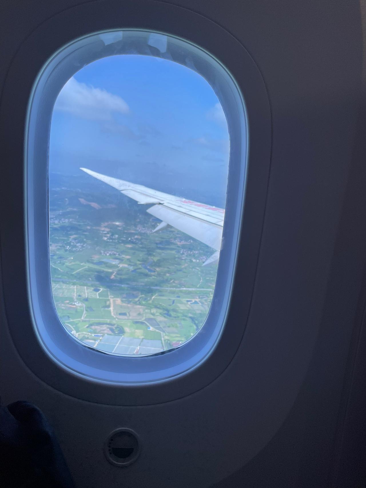 #秋冬生活图鉴 翱翔在云端的浪漫之旅，穿越万里高空，俯瞰千山万水。在这无垠的宇宙
