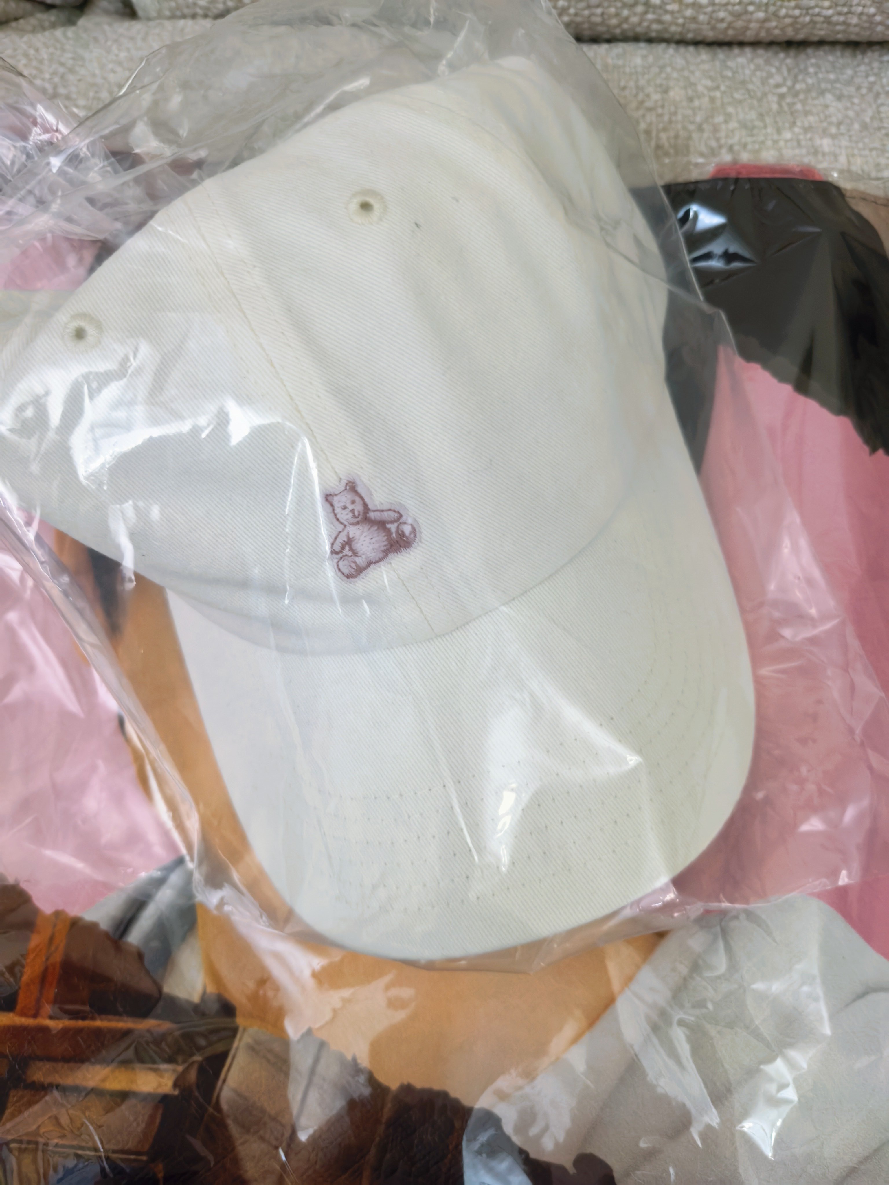 我的成毅GAP礼盒到货啦幸好官宣那天赶紧抢了礼盒，不然啥都抢不到了，弯刀裤到现在