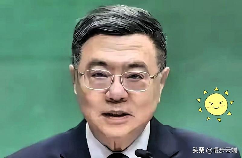 卓荣泰这次窜访日本，声称自费“看球”，官方怒斥其行为不光彩，指其丧心病狂之余，直