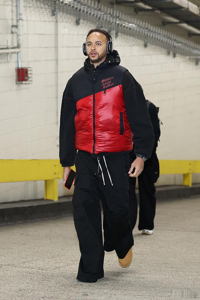 Stays forward 🤳李凯尔