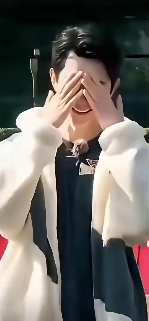 看一次朦朦的视频图片，眼睛就红一次[流泪]。