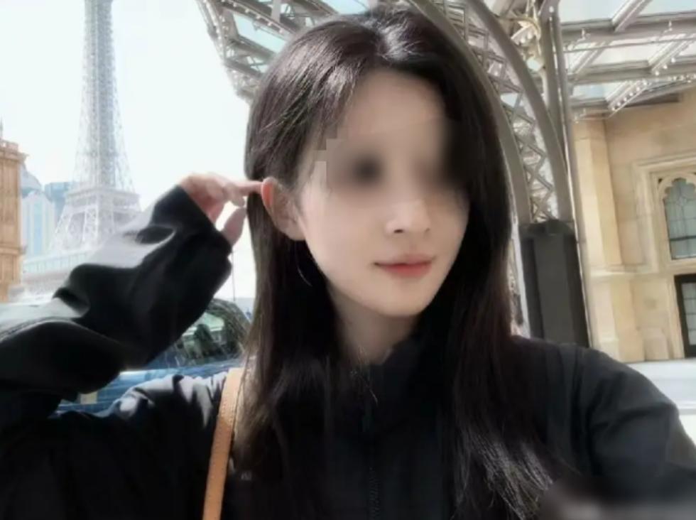 最讽刺的一幕出现了：
一个专门负责企业公关的高管，自己成了公司最棘手的一场舆情。
