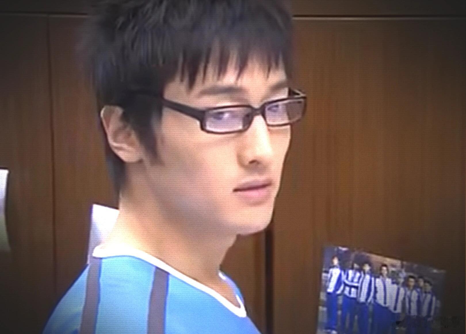 王传君[超话]王传君网球王子人格顶号 属于是刻在骨子里的网球记忆！披哥这场打球，