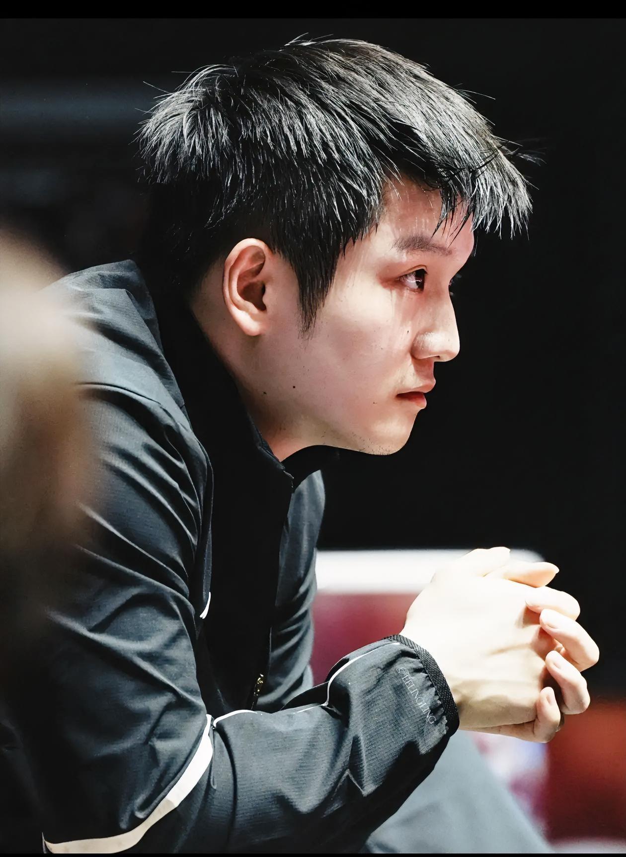 这德国经理的话，听着真是有意思。

明明合同还有好久才到期，现在就急吼吼地出来喊