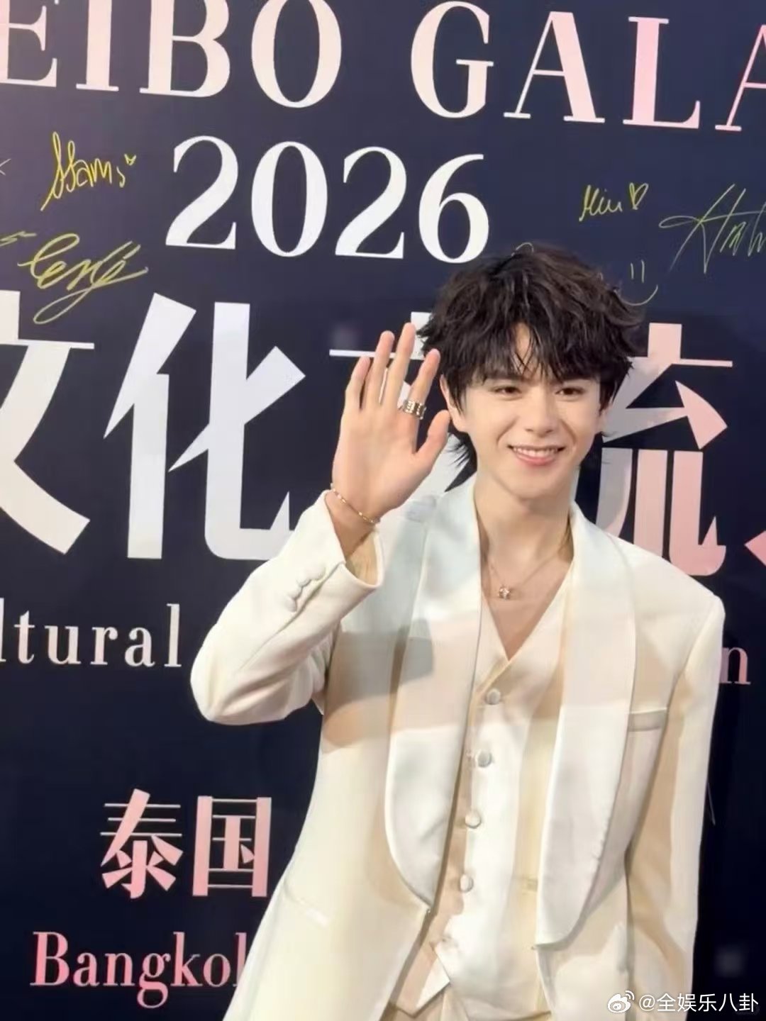 文化交流之夜泰国站出图文化交流之夜出图 希朝，幸章力，展轩，政瞳。今年微博文化交
