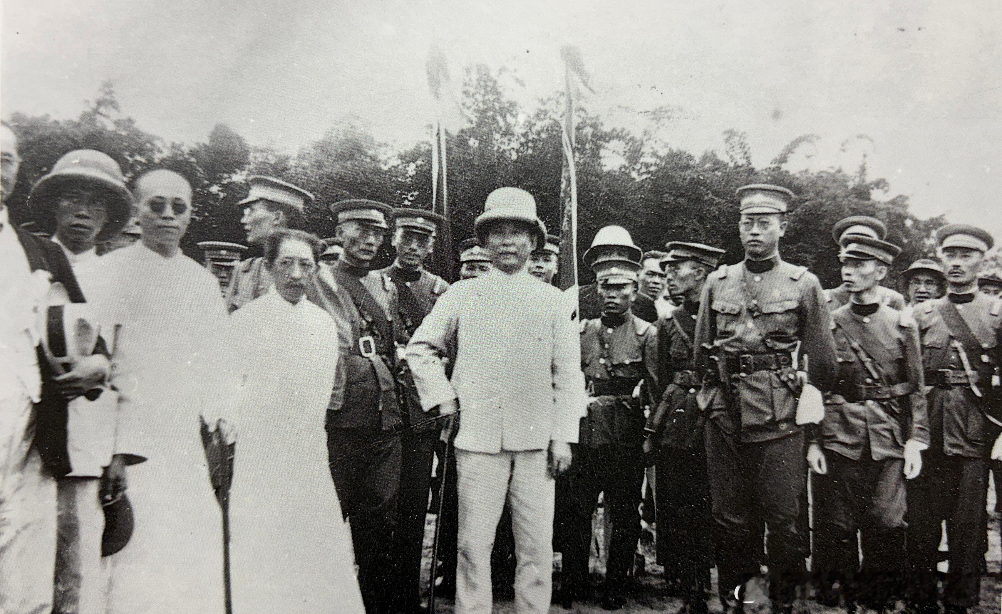 1924年6月29日孙中山在广州北教场检阅广东警卫军、广州武装警察、广州商团联合